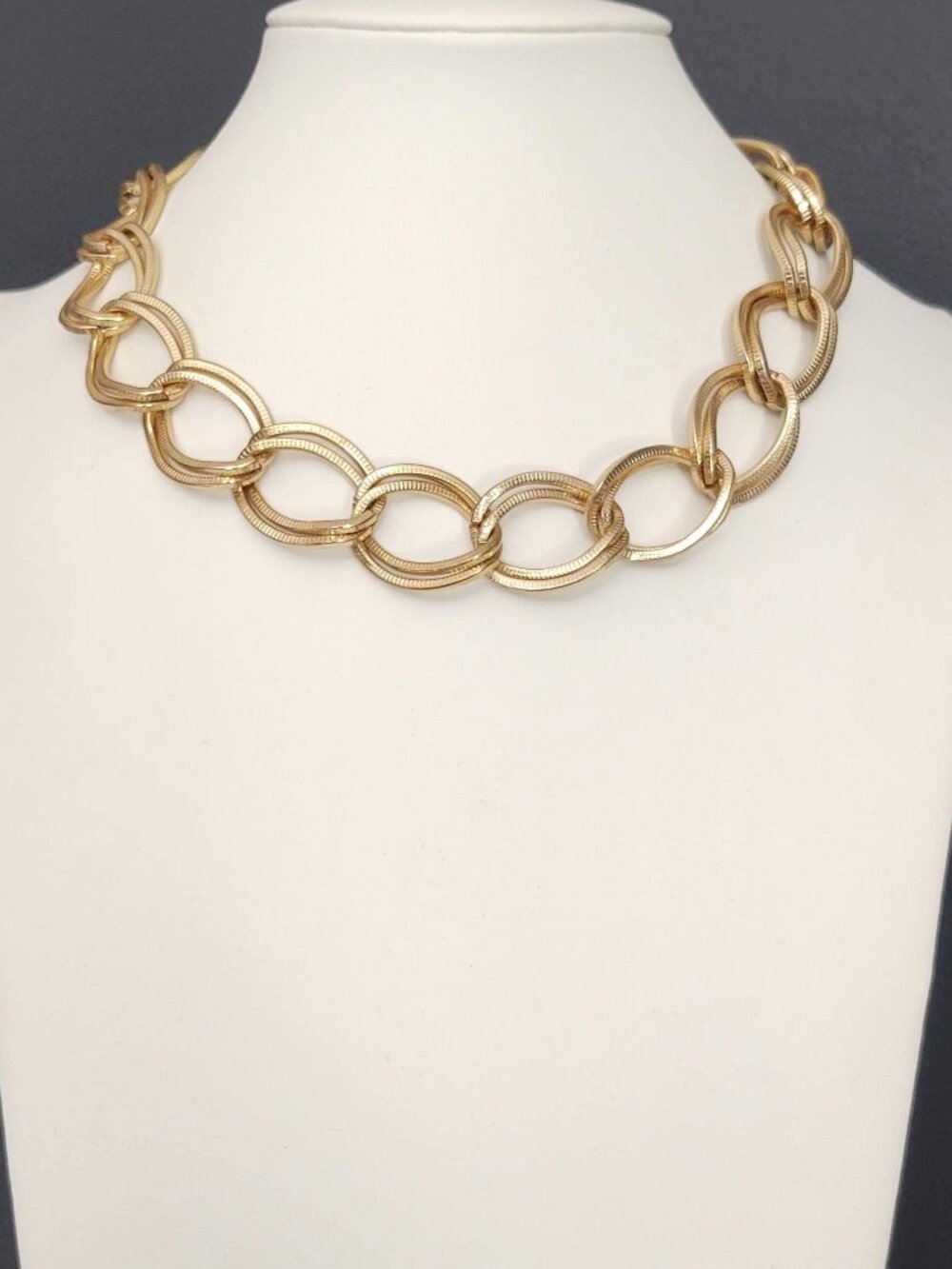 Textured double link gold necklace